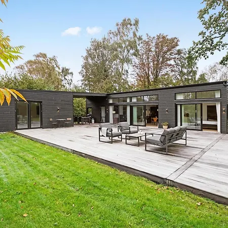 New Retreat! Tucked Away In Peaceful Surroundings